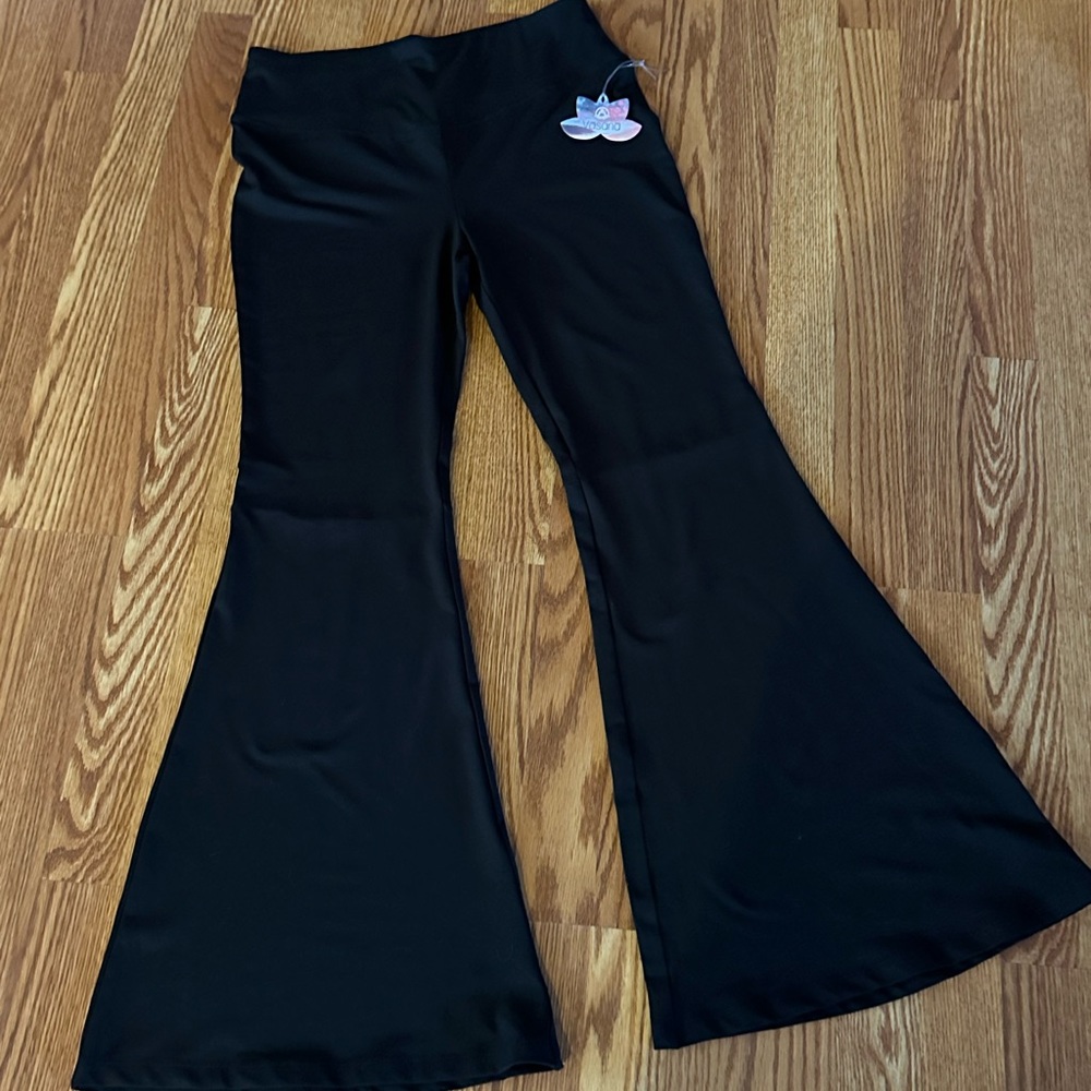 VASANA ATHLETIC PANTS SUZE LARGE BLACK NWT